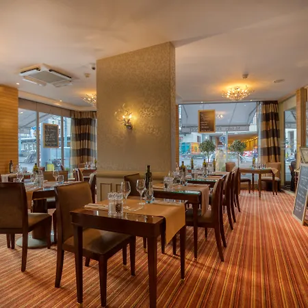 Warwick Hotel 4*