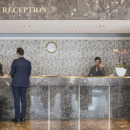 Hotel Warwick