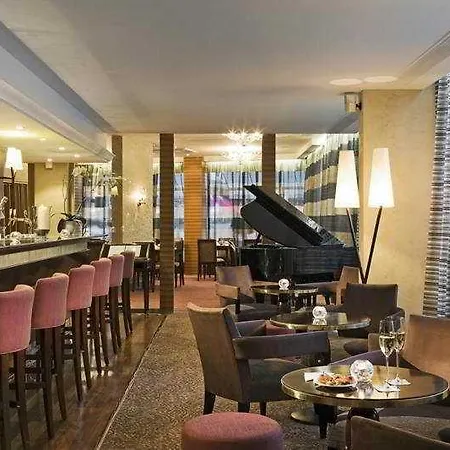 Warwick 4* Geneva
