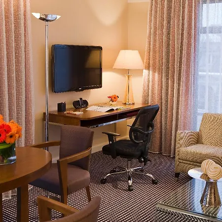 Hotel Warwick 4*