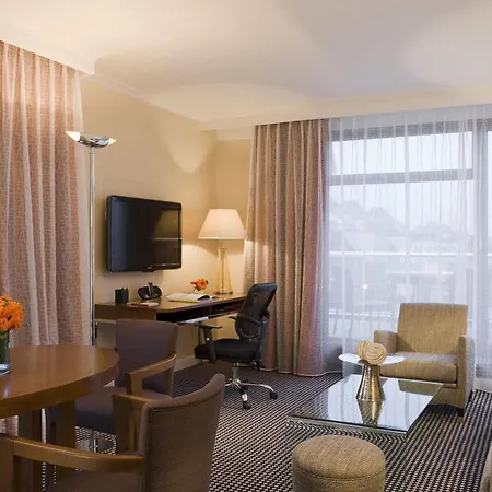 Warwick Hotel 4*